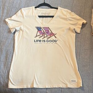 Life Is Good Beige T-Shirt with Flag Chairs